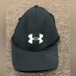 EUC Men's Under Armour Black Cap hat Sz L stretch back active sport wear
